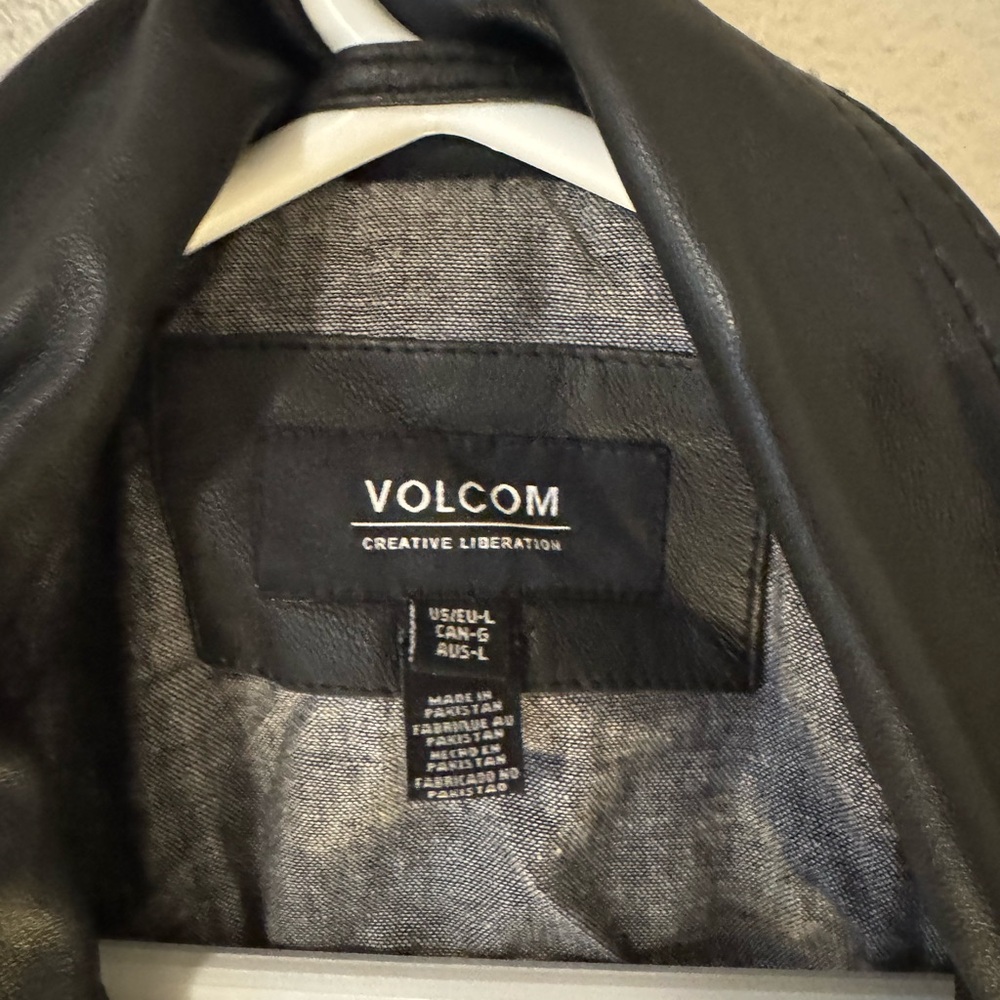 Volcom 100% leather jacket